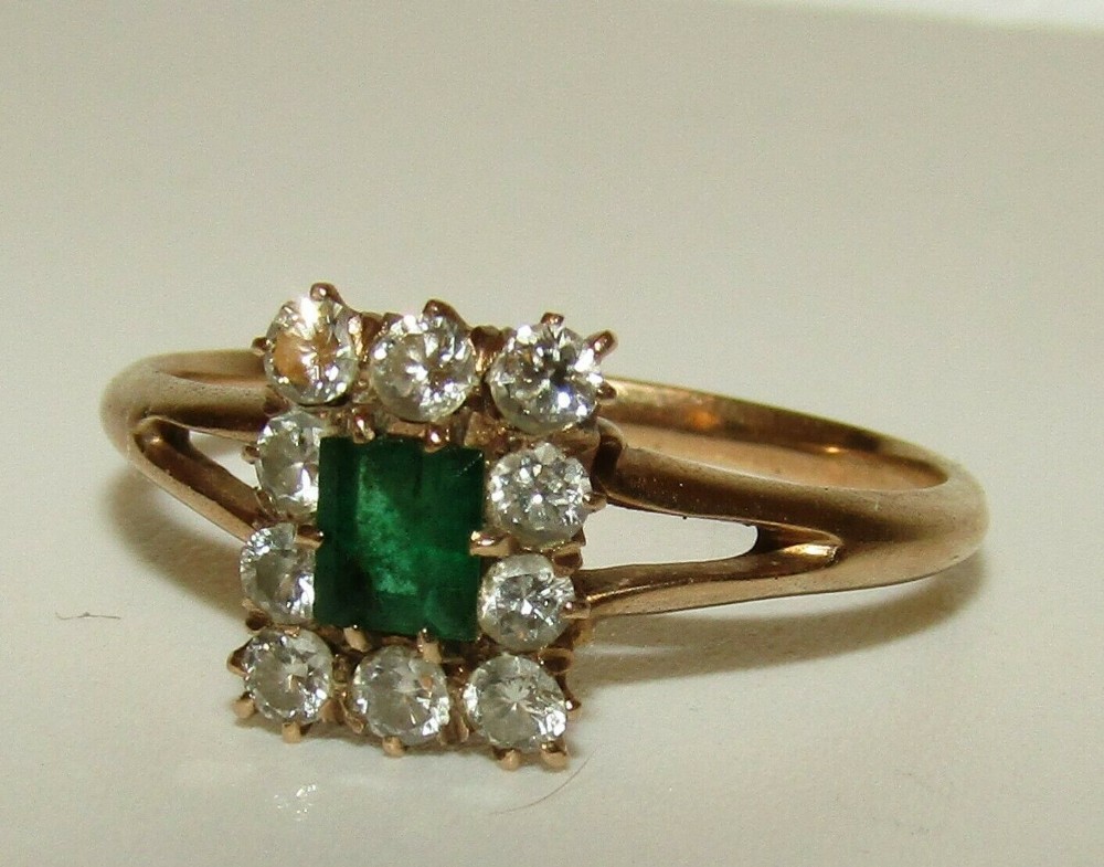 GORGEOUS, VICTORIAN, 18 CT GOLD RING WITH EMERALD AND OLD CUT DIAMONDS