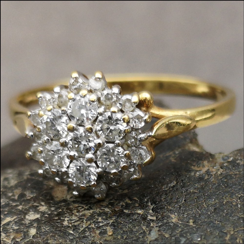 Lovely 18ct Gold 0.6ct Diamond Cluster Ring