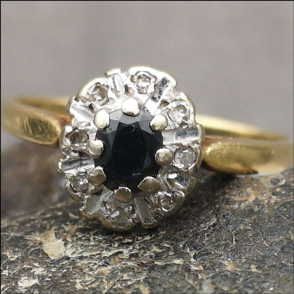 Lovely 18ct Gold Sapphire & Diamond Ring