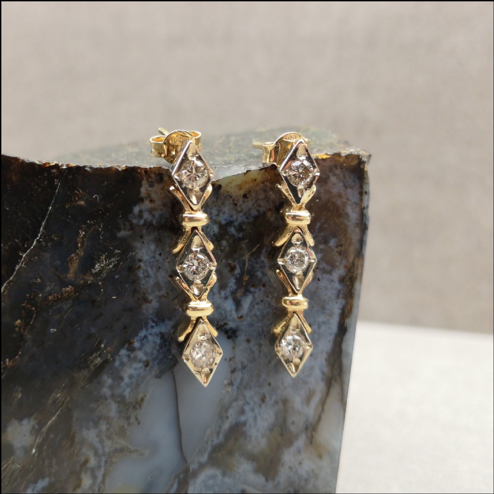 Beautiful Pair of 18ct Gold Diamond 1.1ct Drop Earrings 