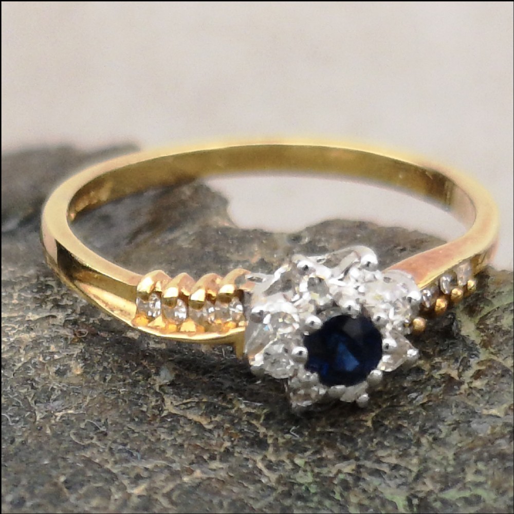 18ct Gold Sapphire & Diamond Cluster Ring