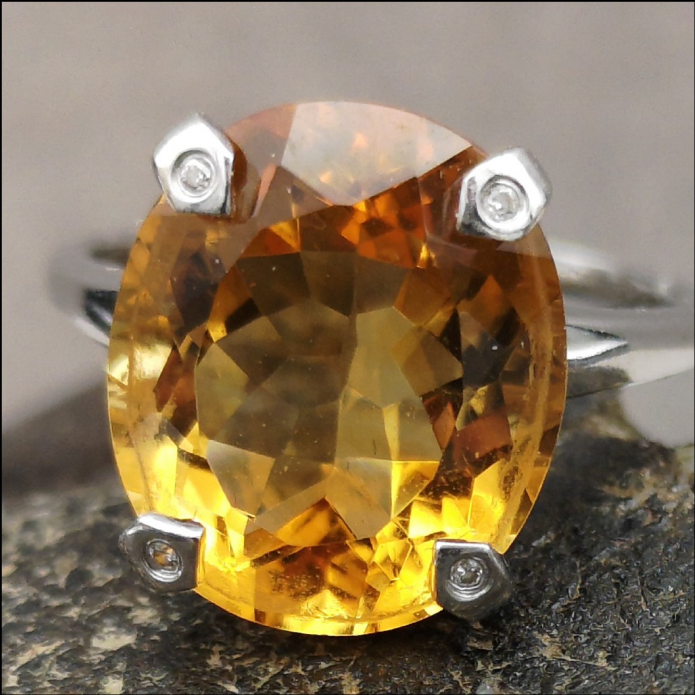 Fine 18ct White Gold 5.8ct Oval Citrine, with Diamond