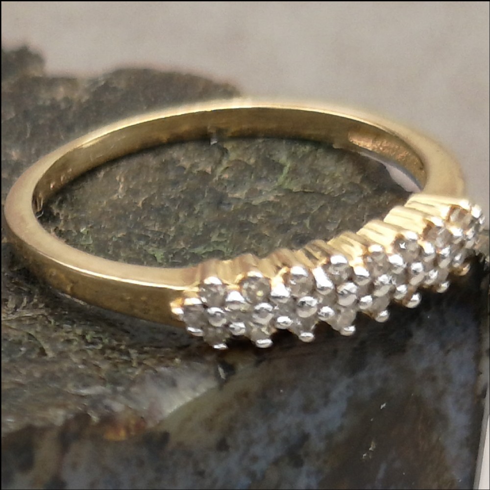Lovely 9ct Gold Diamond Cluster Ring