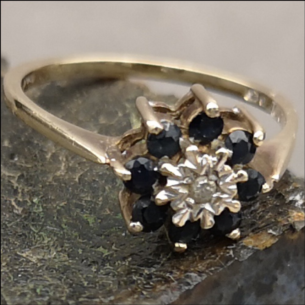 Pretty 9ct Gold Sapphire & Diamond Cluster Ring