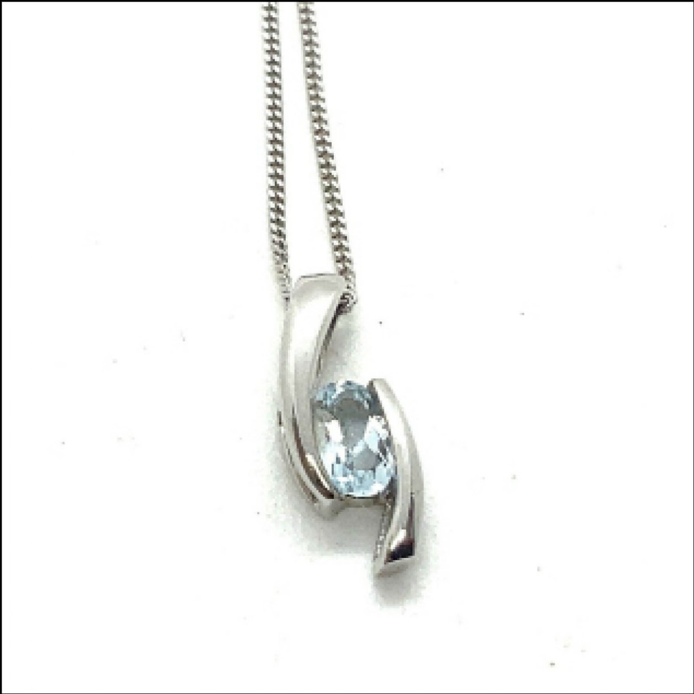 Fine Vintage 9ct White Gold Aquamarine Pendant Necklace