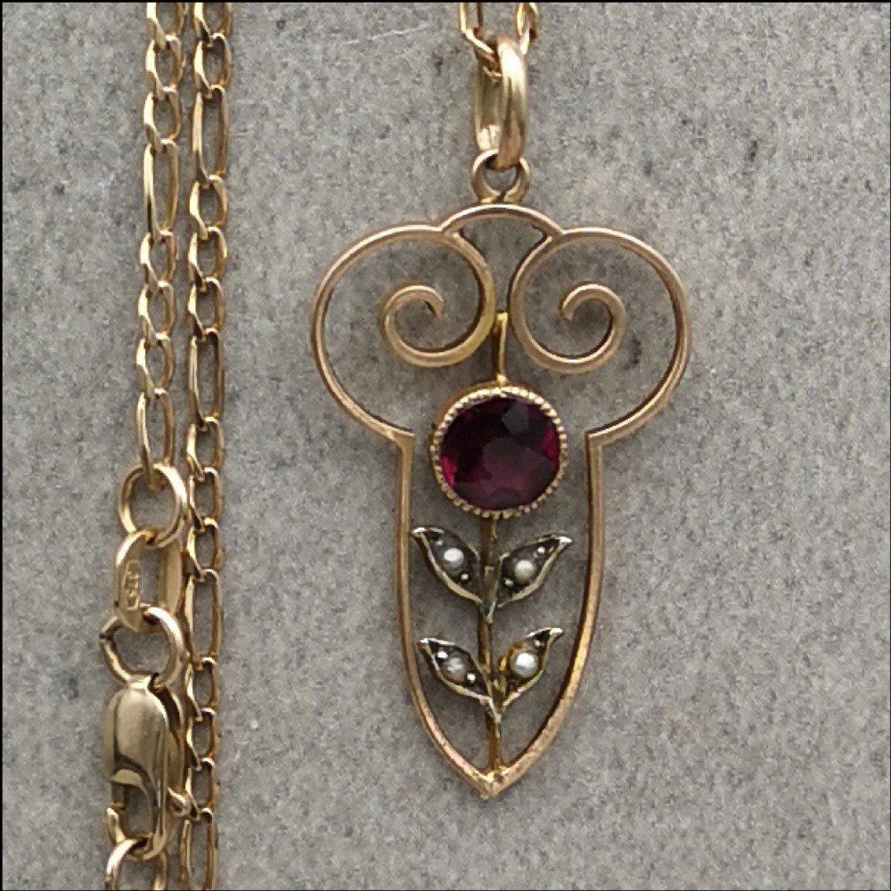 9ct Yellow Gold Edwardian Garnet and Pearl Chain and Pendant.