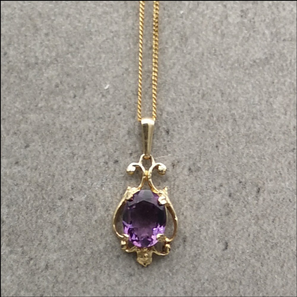 A Vintage 9ct Gold Amethyst Drop Necklace