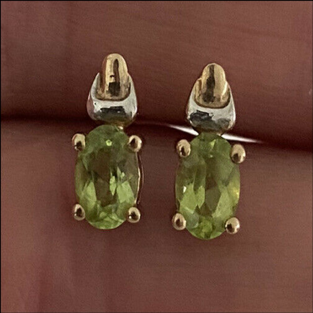 9ct Gold Peridot Stud Earring