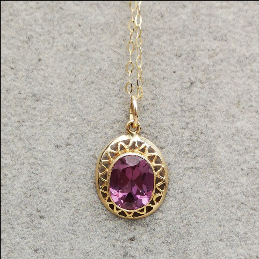 9ct Gold Amethyst (3ct) Pendant and Chain