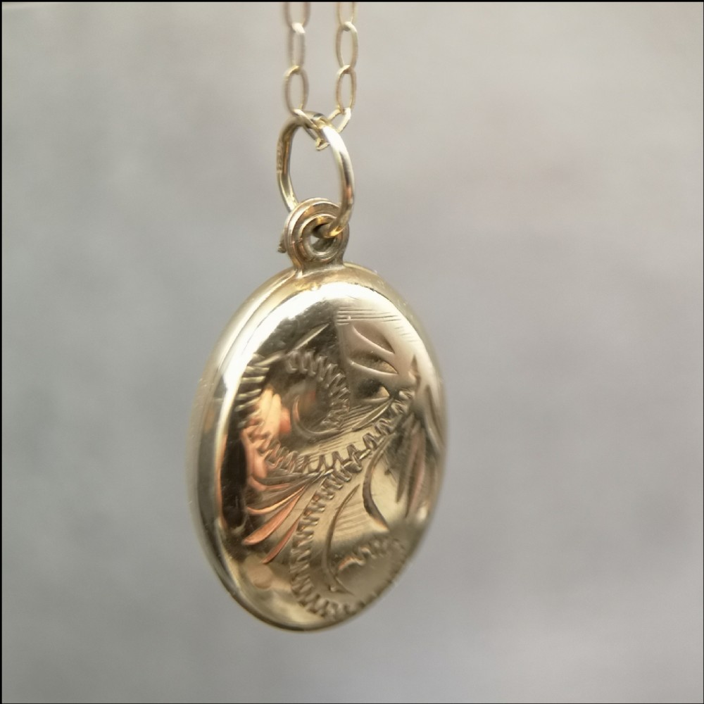 9ct Gold Locket and Chain