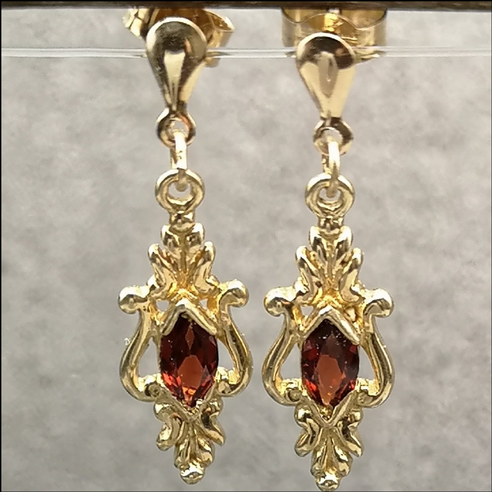 9ct Gold Pair of Garnet Drop Earrings