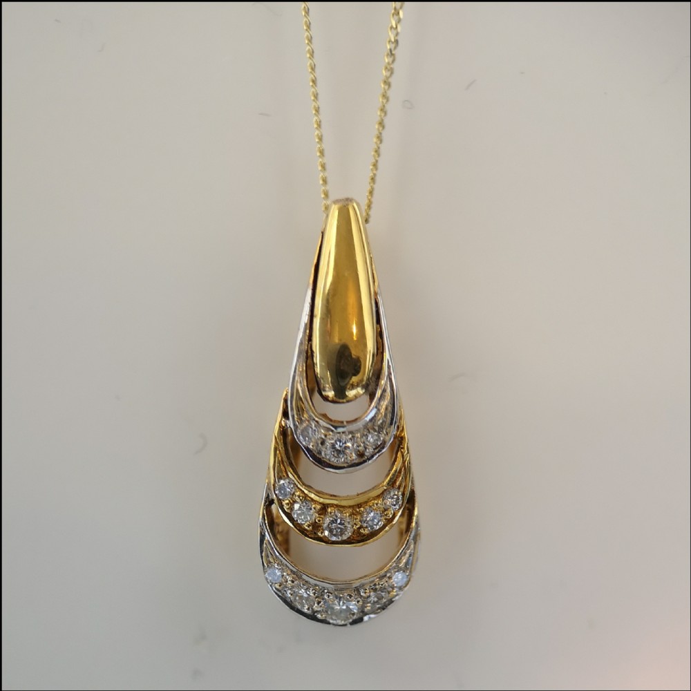 18ct 2 Toned White an Yellow Gold Diamond Pendant with Chain