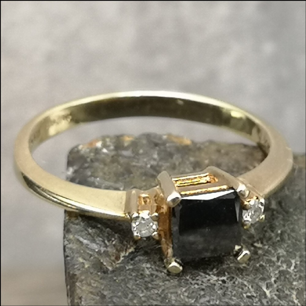 9ct Gold Princess Cut Black Diamond & Round Cut White Diamond Ring