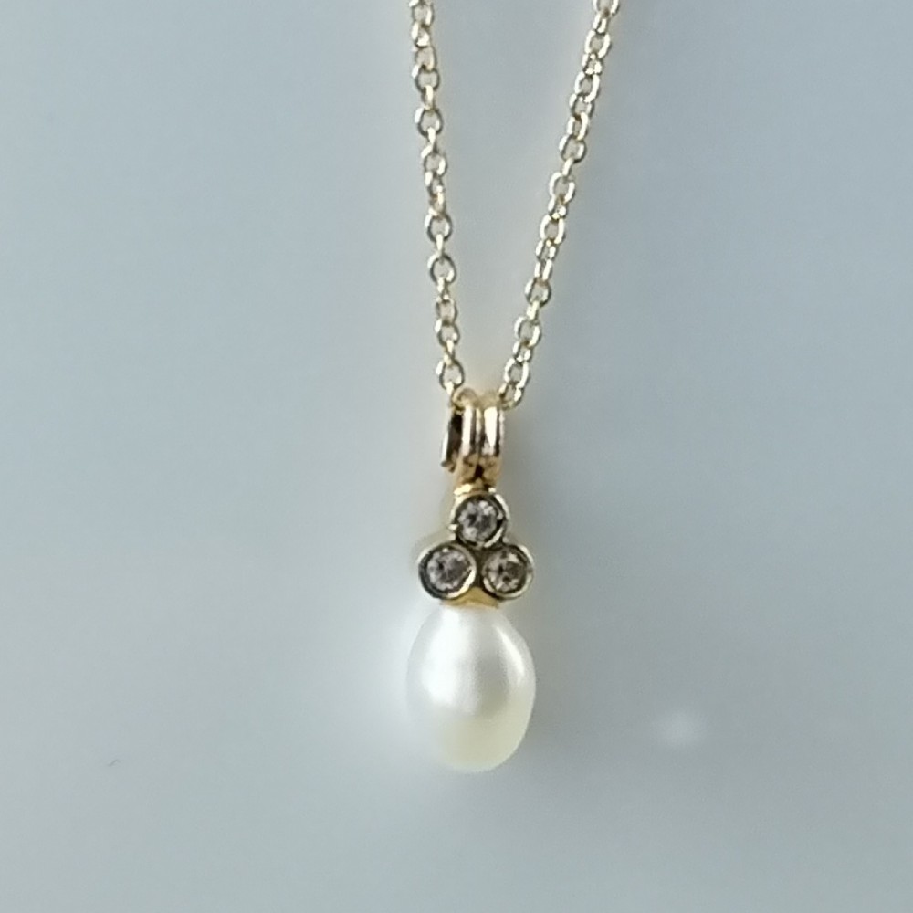 18ct Gold Baroque Pearl and Diamond Pendant Necklace
