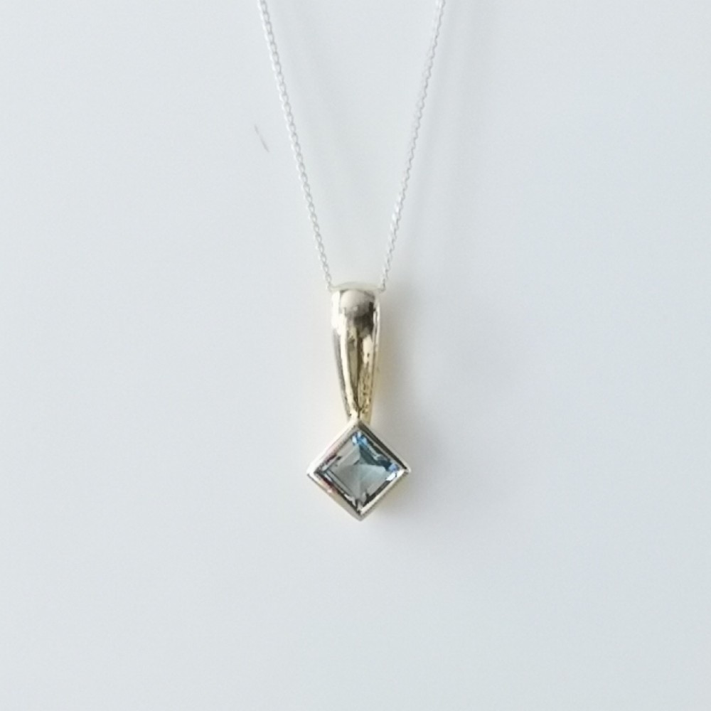 9ct Gold Blue Topaz Pendant Necklace