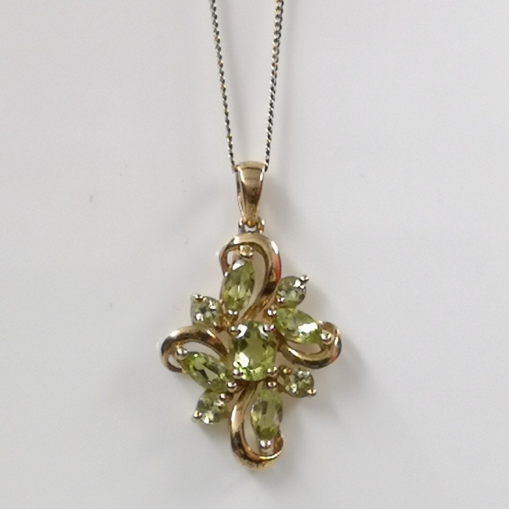 9ct Gold Green French Peridot Cluster Pendant Necklace