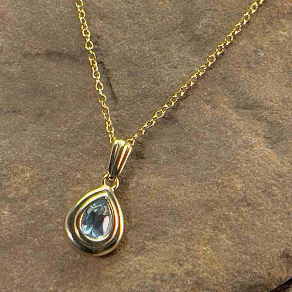 9ct Gold Blue Topaz Pendant Necklace
