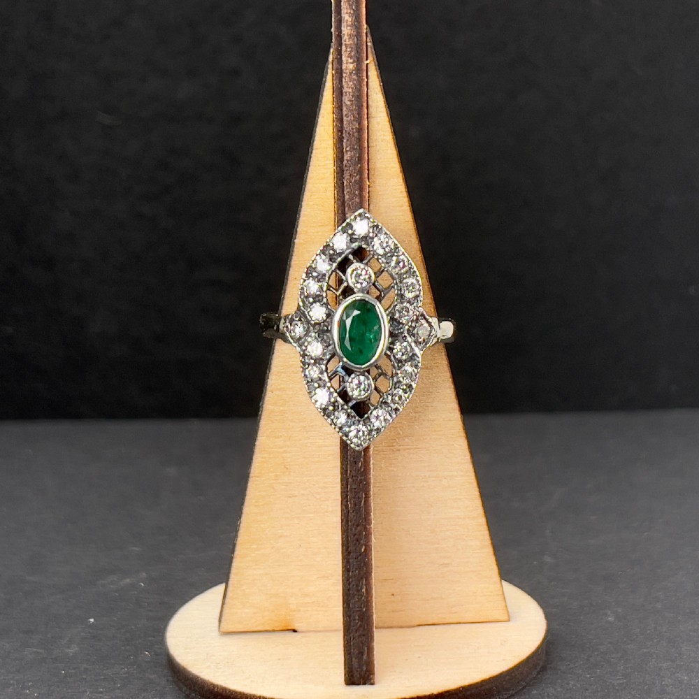 18ct Gold & Platinum Art Deco Diamond & Emerald Ring View XII