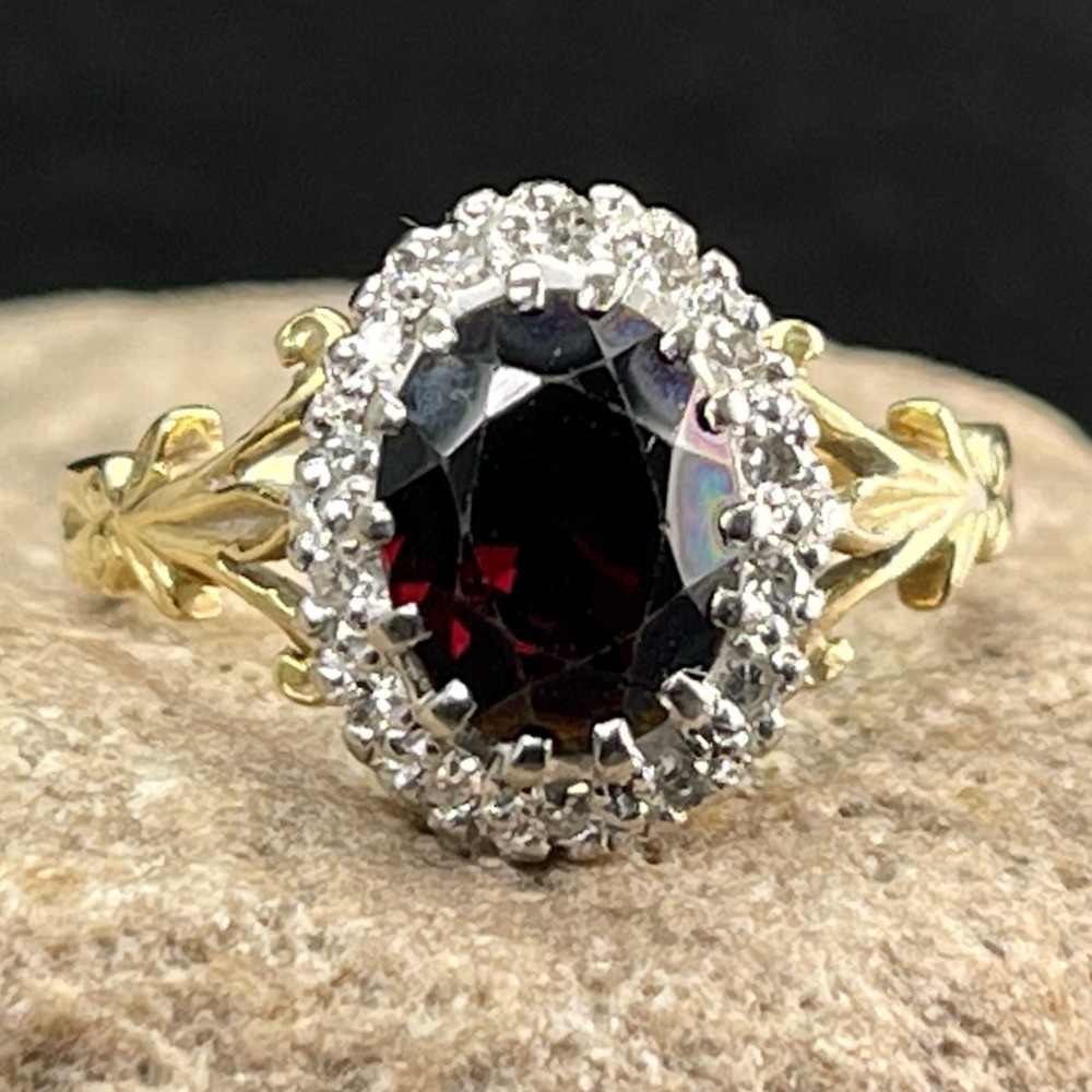 18ct Gold Art Deco Garnet & Diamond Cluster Ring