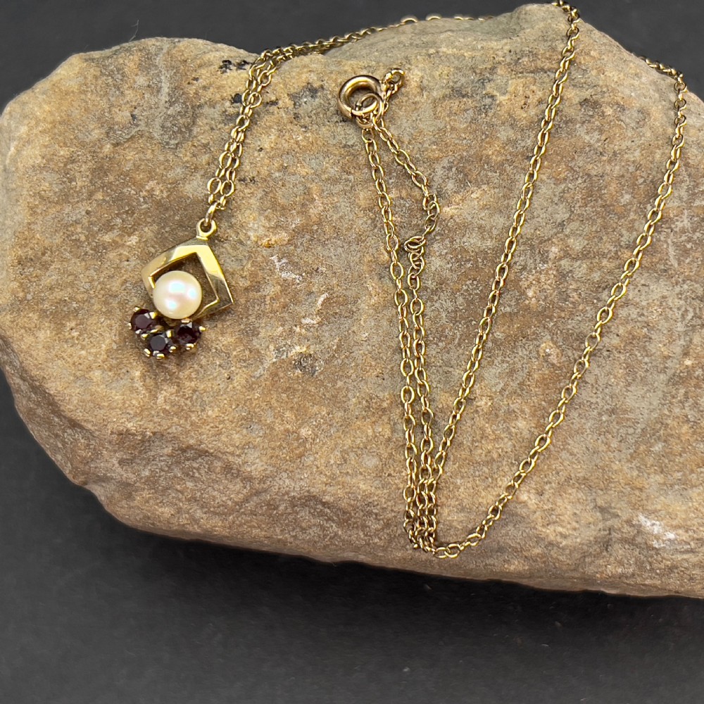 9ct Gold Vintage Pearl And Garnet Necklace View XI