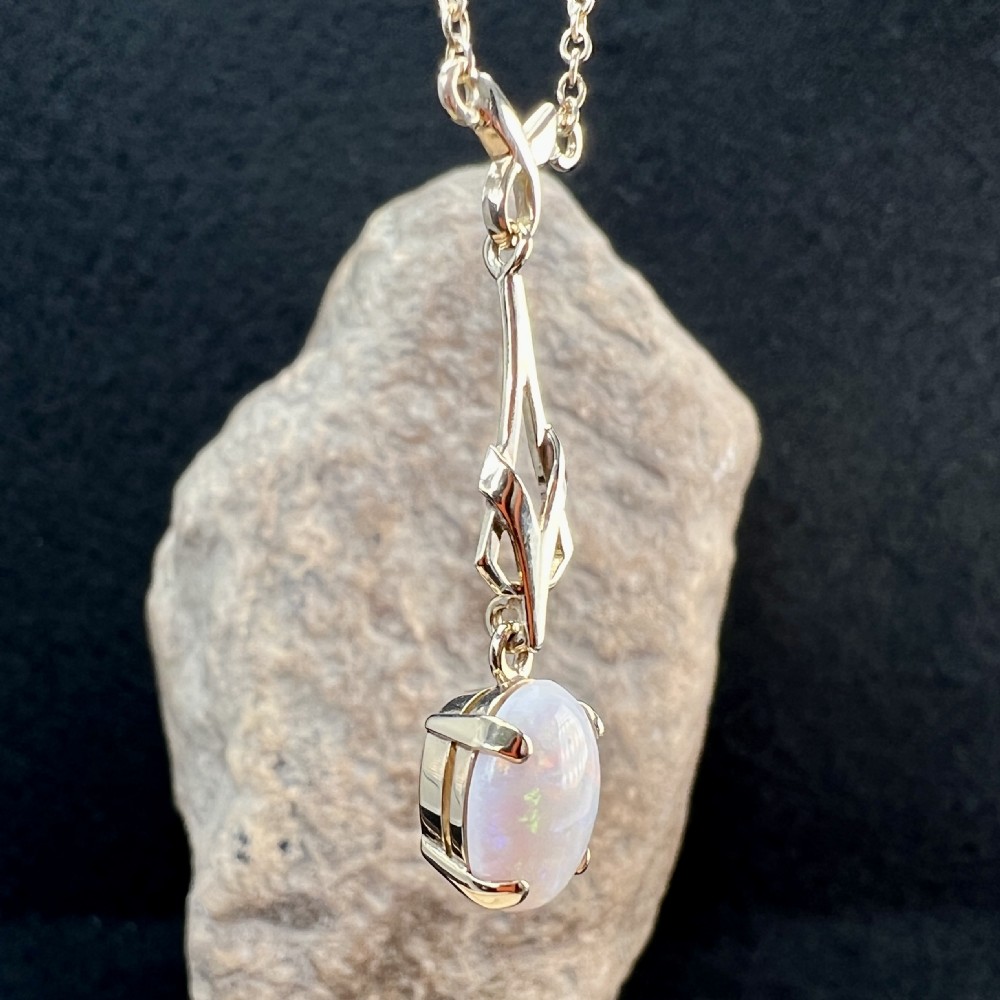 9ct Gold Vintage Opal Pendant Necklace View VIII