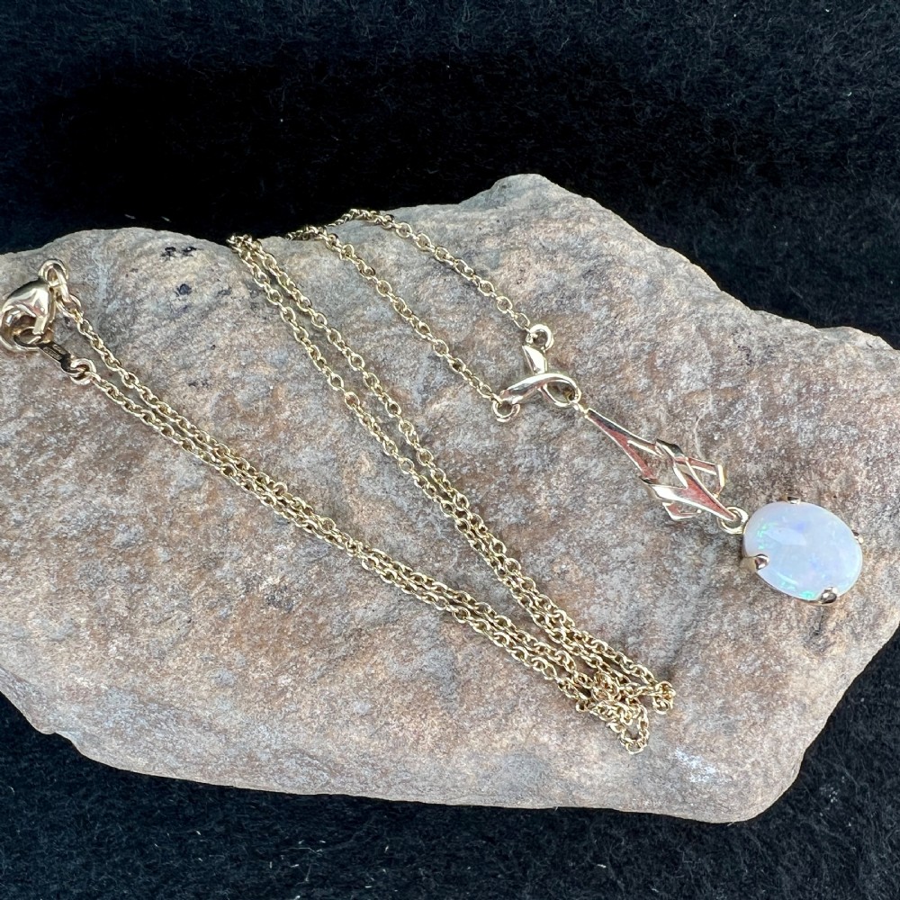 9ct Gold Vintage Opal Pendant Necklace View XIII