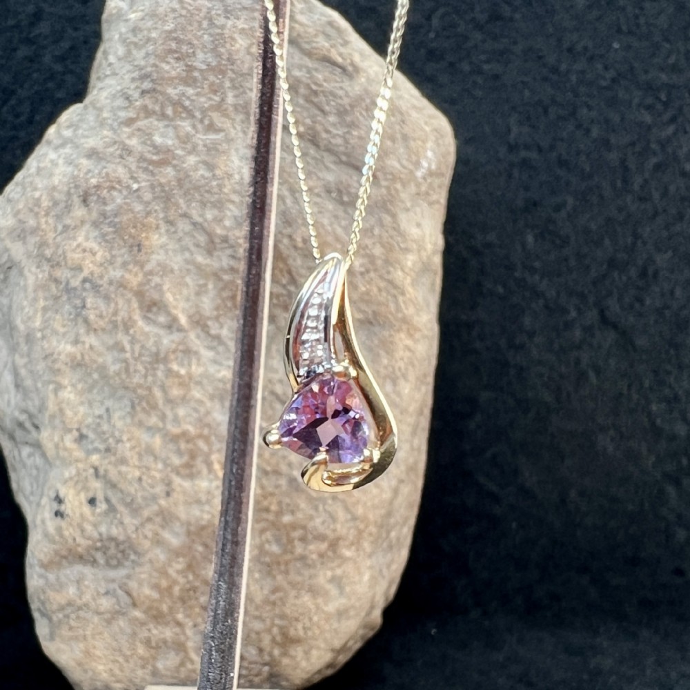 9ct Gold Amethyst & Diamond Pendant Necklace