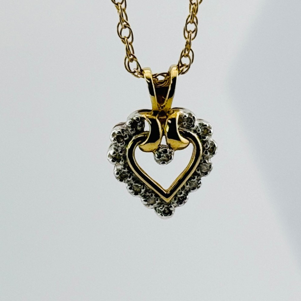 9ct Gold Diamond Heart Pendant Necklace
