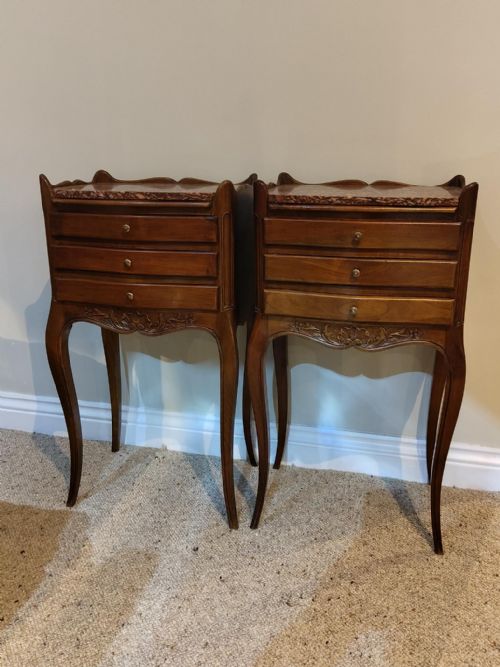 ANTIQUE PAIR OF BEDSIDE CABINETS - ADDITIONAL PHOTO 3