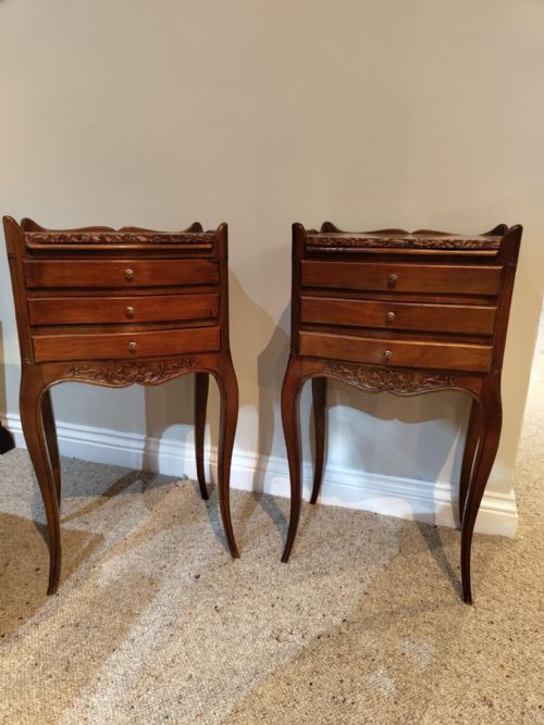 ANTIQUE PAIR OF BEDSIDE CABINETS - ADDITIONAL PHOTO 4