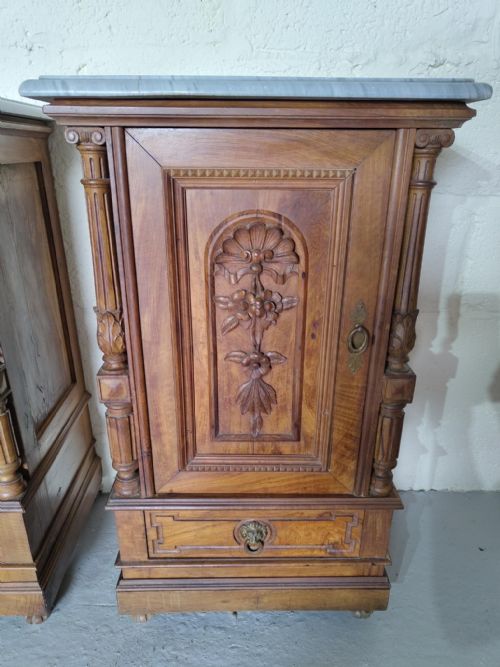 ANTIQUE PAIR OF BEDSIDE CABINETS - ADDITIONAL PHOTO 3
