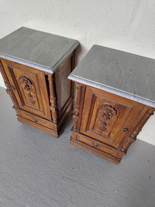 ANTIQUE PAIR OF BEDSIDE CABINETS - ADDITIONAL PHOTO 4