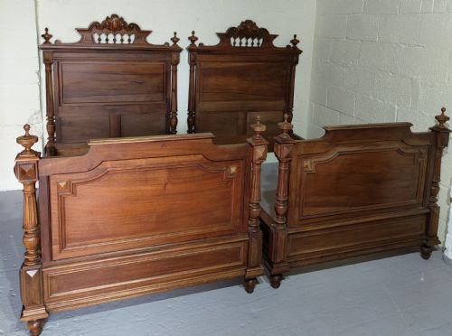 PAIR OF ANTIQUE BEDS - ADDITIONAL PHOTO 5