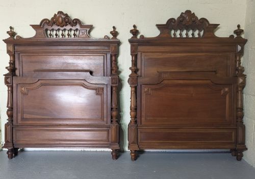 PAIR OF ANTIQUE BEDS - ADDITIONAL PHOTO 6