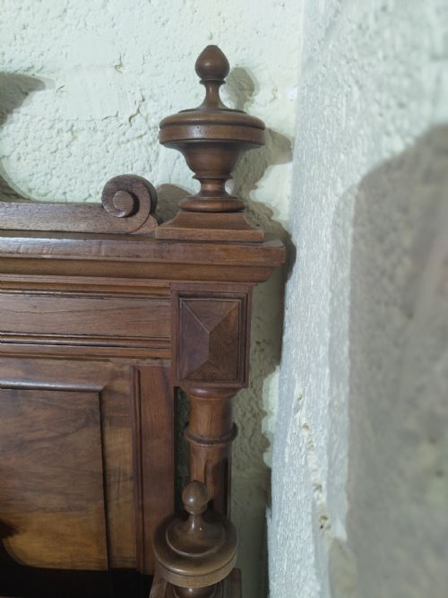 PAIR OF ANTIQUE BEDS - ADDITIONAL PHOTO 1