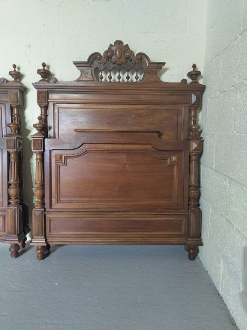 PAIR OF ANTIQUE BEDS - ADDITIONAL PHOTO 8