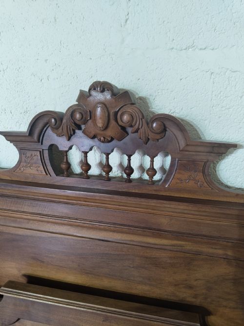 PAIR OF ANTIQUE BEDS - ADDITIONAL PHOTO 9