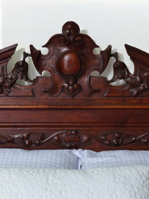ANTIQUE KING SIZED BED - ADDITIONAL PHOTO 9