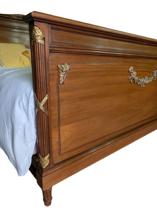 ANTIQUE KING SIZED BED - ADDITIONAL PHOTO 1