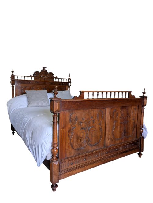 ANTIQUE KING SIZED BED