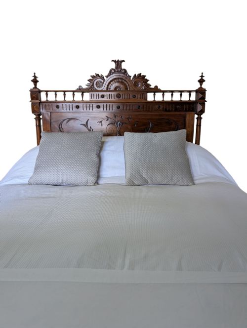 ANTIQUE KING SIZED BED - ADDITIONAL PHOTO 6