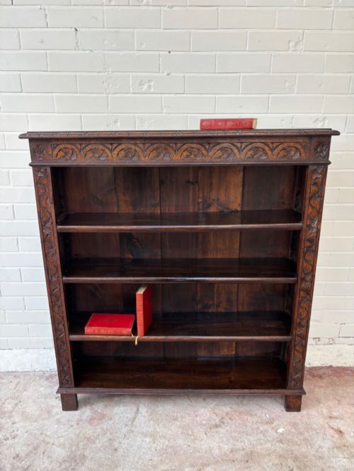 An Attractive & Nicely Carved Oak Bookcase With Adjustable Shelves.