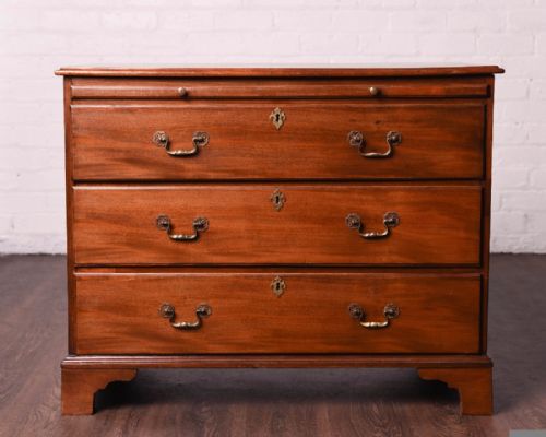Mahogany Bachelor Chest of Drawers