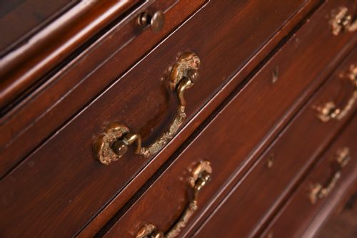 fig 2. A small Georgian mahogany bachelor chest of drawers