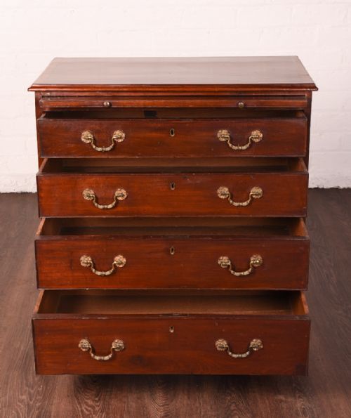 fig 3. A small Georgian mahogany bachelor chest of drawers