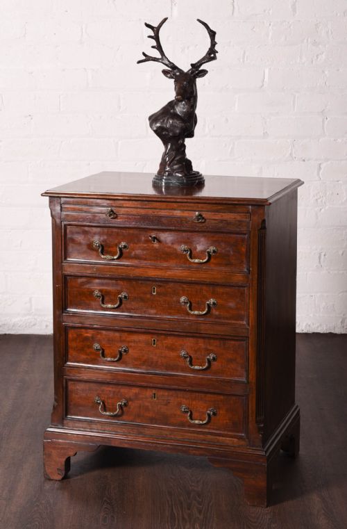 Neat Quality Mahogany Bachelor Chest of Drawers