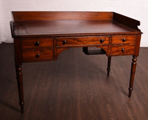 Victorian Elegant Country House Mahogany Washstand