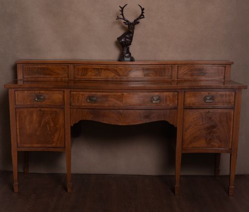 Stunning 19th Century Serpentine Mahogany Sideboard