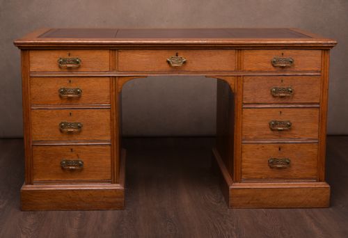 Quality Edwardian Honey Oak Knee Hole Desk