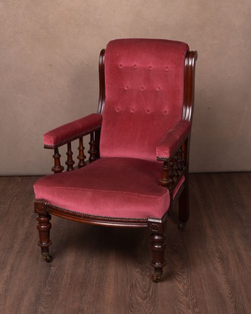 Victorian Mahogany Gentleman's Arm Chair